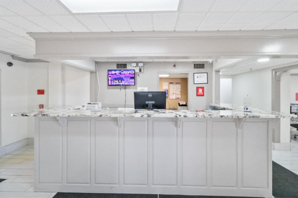 Red Roof Inn & Suites Fayetteville-Fort Bragg