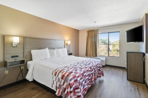 Red Roof Inn & Suites Fayetteville-Fort Bragg image 15