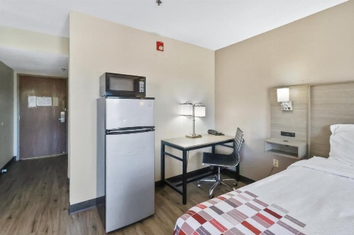 Red Roof Inn & Suites Fayetteville-Fort Bragg image 17