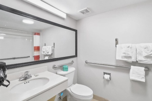 Red Roof Inn & Suites Fayetteville-Fort Bragg image 18