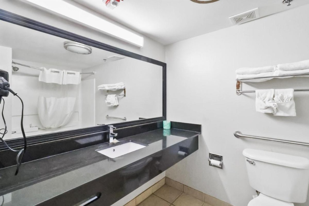 Red Roof Inn & Suites Fayetteville-Fort Bragg Image 20