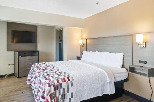 Red Roof Inn & Suites Fayetteville-Fort Bragg image 21