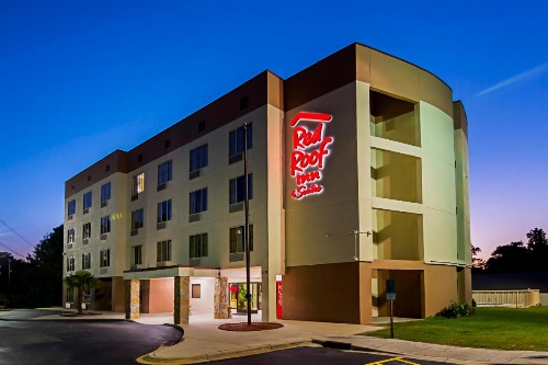 Red Roof Inn & Suites Fayetteville-Fort Bragg image 25