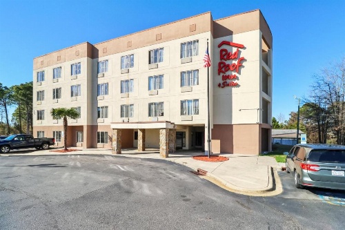 Red Roof Inn & Suites Fayetteville-Fort Bragg image 26