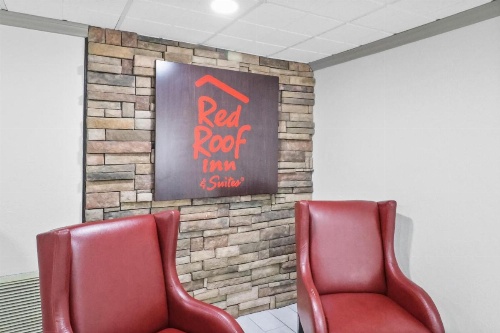 Red Roof Inn & Suites Fayetteville-Fort Bragg image 7